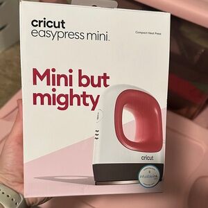 Cricut EasyPress Mini in White and Pink